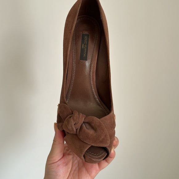Authentic Louis Vuitton suede heels - Picture 4 of 7